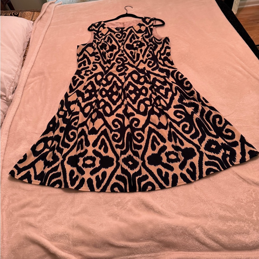 Elegant Black and Tan Patterned Dress